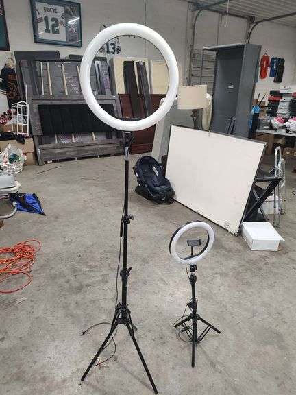 2 RING LIGHTS ON STANDS