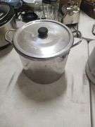 2 STAINLESS STEEL STOCK POTS WITH LIDS