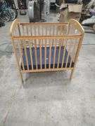 BABY CRIB WITH SEE THROUGH PLEXIGLASS ENDS - 39X26X41