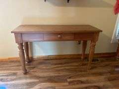 Broyhill Furniture Entryway Table