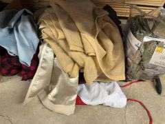 Assorted Textiles & Comforter Set