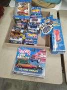 LOT OF HOT WHEELS