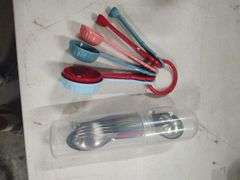 THE PIONEER WOMAN MEASURING SPOONS AND MAGNETIC MEASURING SPOONS