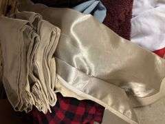 Assorted Textiles & Comforter Set