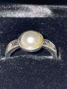 SIZE 8 PEARL LIKE RING