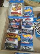 LOT OF HOT WHEELS