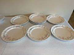 Pfaltzgraff Yorktowne Dinner Plates - Set of 6