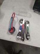 THE PIONEER WOMAN MEASURING SPOONS AND MAGNETIC MEASURING SPOONS