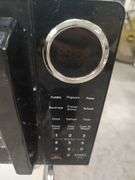 FRIGIDAIRE 900 WATT MICROWAVE