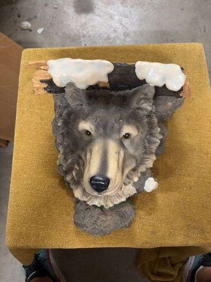 BIG WOLF FACE SHELF image