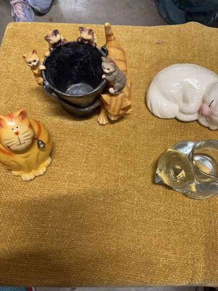 3 CATS SOME CATS THAT HANG ON CUP image