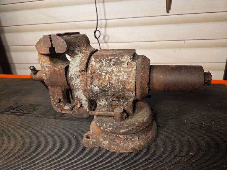 Large Metal Bench Vise image