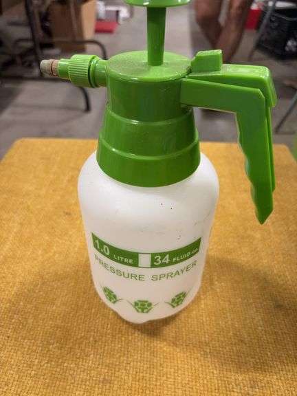 1.0 LITER 34 FLUID OUNCE HAND HELD PRESSURE SPRAYER image
