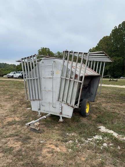L10- 3 Ton Cattle Feeder image