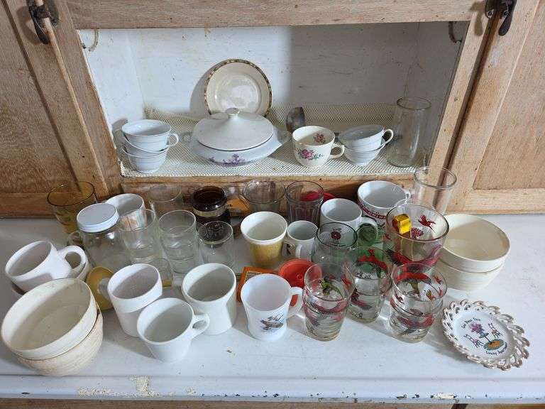 Dishes, Glasses, Mugs and Serving Ware image