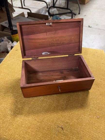 SMALL CEDAR WOODEN LANE BOX WITH KEY image