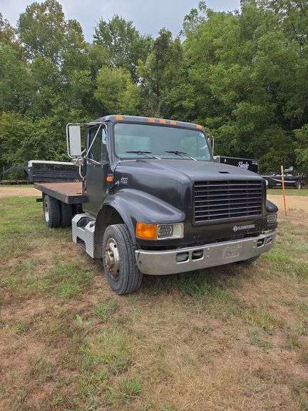 L11- 2000 International 4700 Diesel (Has Title) image