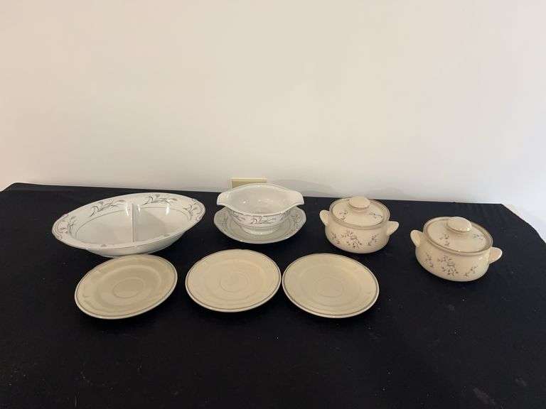 Harmony House & Southampton Stoneware Fine China Dinnerware Set image