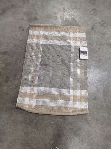 THRESHOLD 25 INCH X 38 INCH AREA RUG image