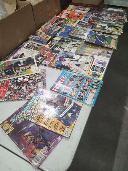 SPORTS MAGAZINES - COMIC BOOK - SPORTS PHOTOS AND ETC image