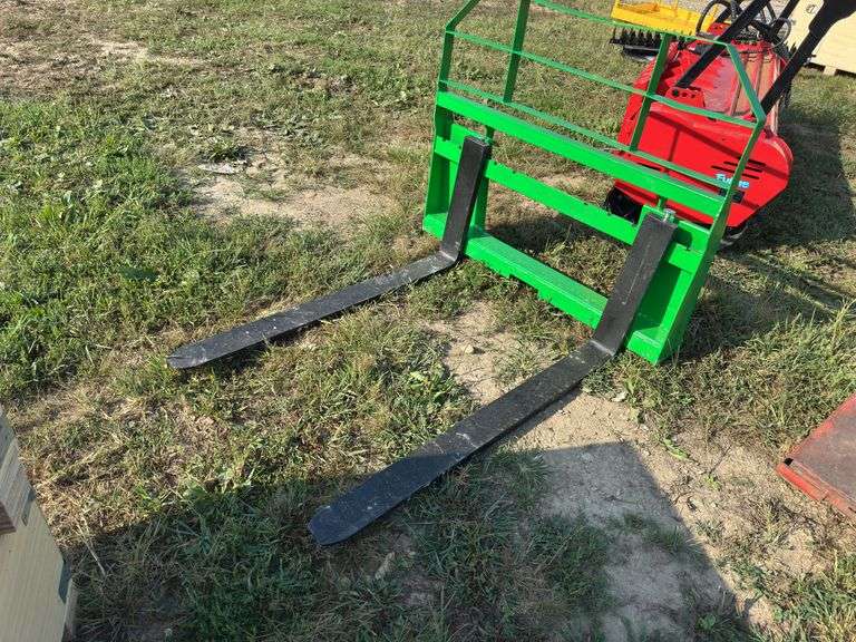 L7- Quick Attach Pallet Forks image