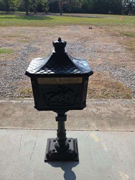 Decorative Cast Iron US Mailbox with Keys image