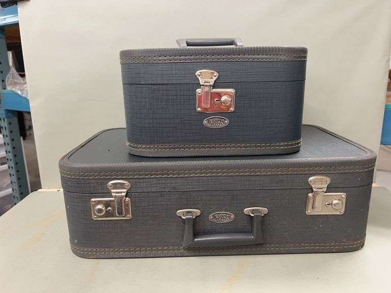 Two Seward Luggage 'Vacationer Royal' Cases image