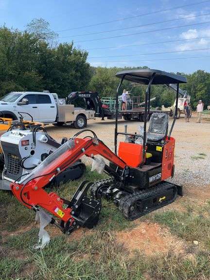 L9- AGT Mini Excavator image