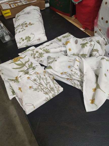 NEW KING SIZE SHEET SET - FITTED SHEET - TOP SHEET AND 2 PILLOW SHAMS image