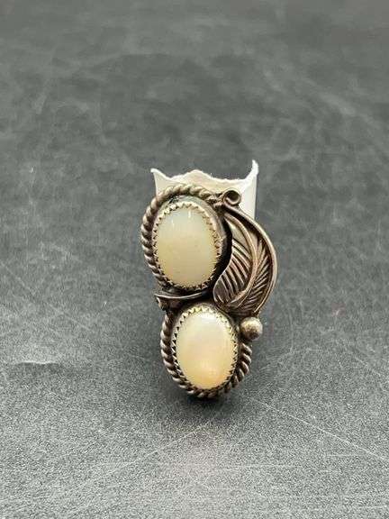 ANTIQUE NATIVE AMERICAN STERLING SILVER MOTHER OF PEARL RING image