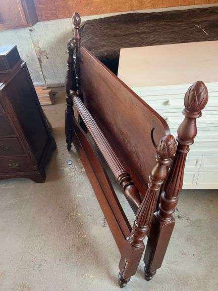 Traditional Cherry Wood Full Size Bed Frame image