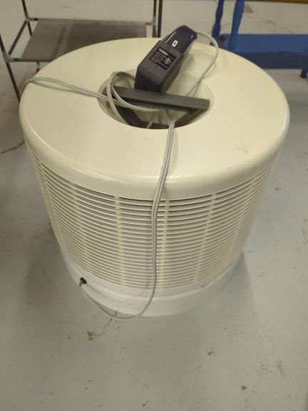 Honeywell Enviracaire HEPA Air Purifier and Swivel Sweeper Max image