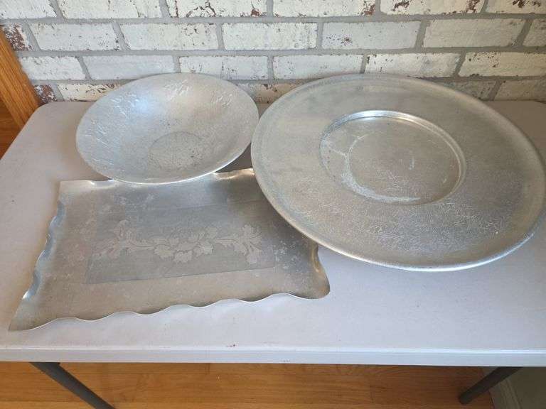 3 Piece Aluminum Serving Set with Floral Design image
