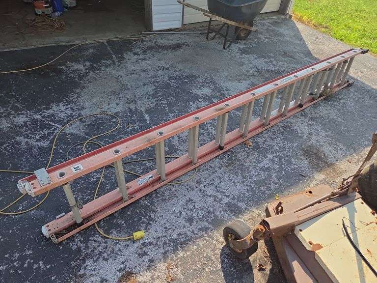 Louisville FE3224 24' Fiberglass Extension Ladder image