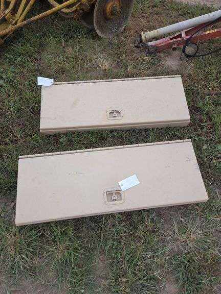 L4- 2 Metal Toolboxes image