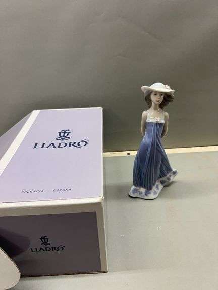 Lladró Valencia España Porcelain Figurine #5644 image