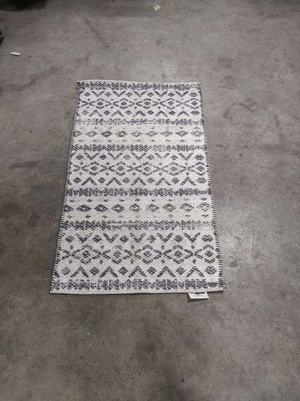 THRESHOLD 27 INCH X 45 INCH AREA RUG image