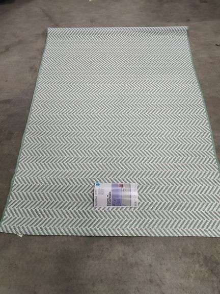 ROOM ESSENTIALS 4 FT X 5 FT 6 INCH AREA RUG image