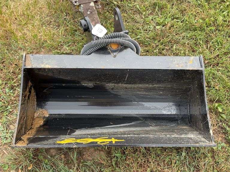 L6- Excavator Hydraulic Tilt  Bucket image