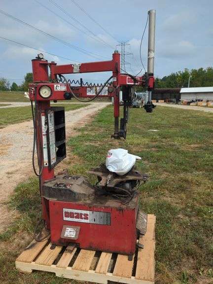 L6- Tire Changer Machine image