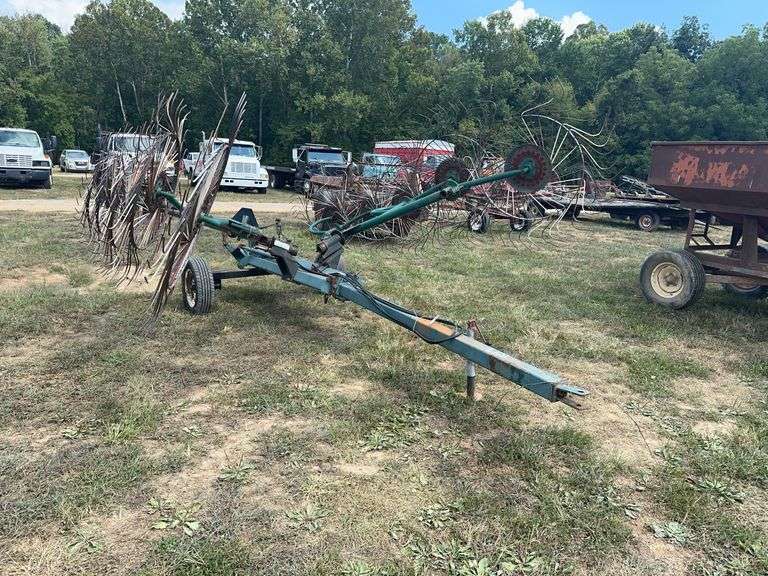 L10- 10 Wheel Hay Rake image