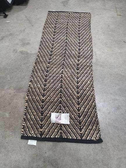 THRESHOLD 2 FT 4 INCH X 7 FT RUNNER RUG image