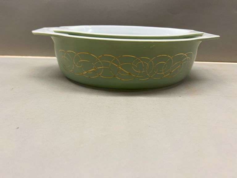 Pyrex Lime Green Verde Casserole Dishes with Lid - Set of 2 image