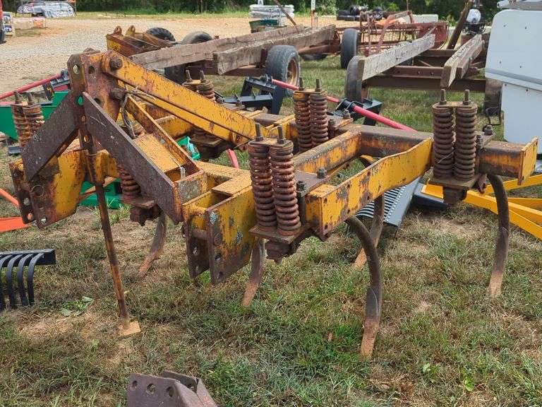 L6- Chisel Plow image