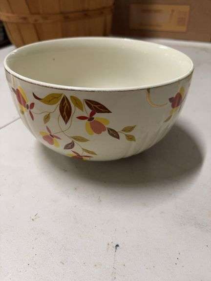 VINTAGE, BOWL, HALL'S SUPERIOR QUALITY KITCHENWARE.  AUTUM LEAF PATTERN image