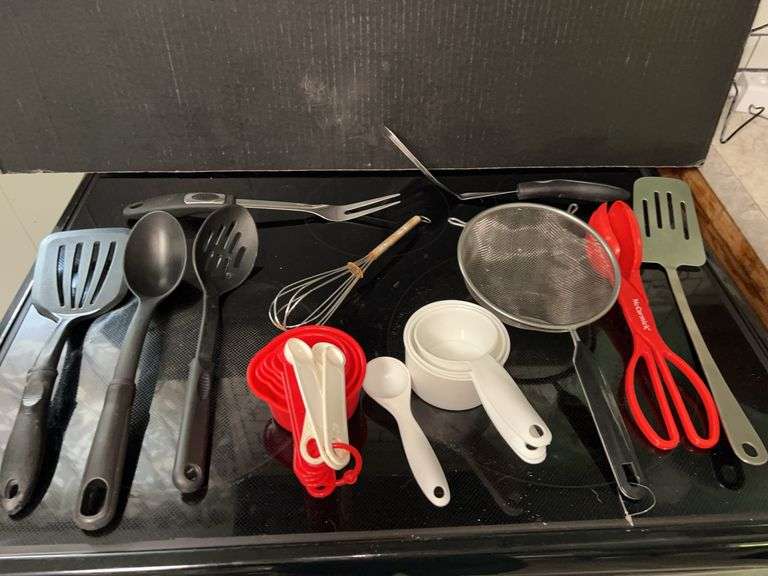 Mixed Kitchen Utensils image