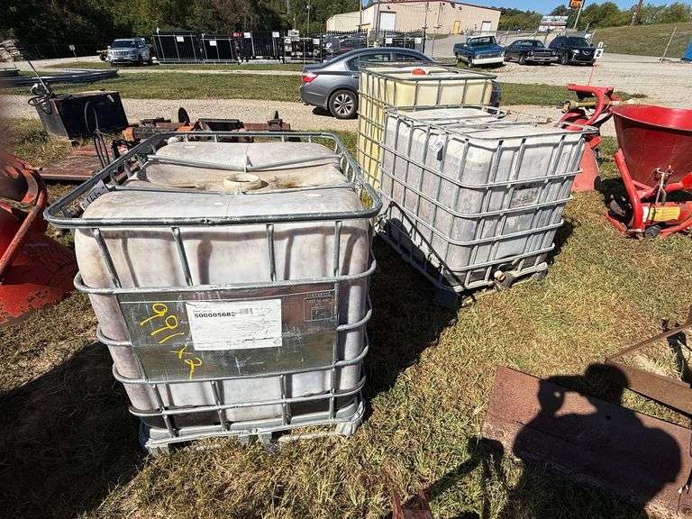 L4- Two 275 Gallon Totes image