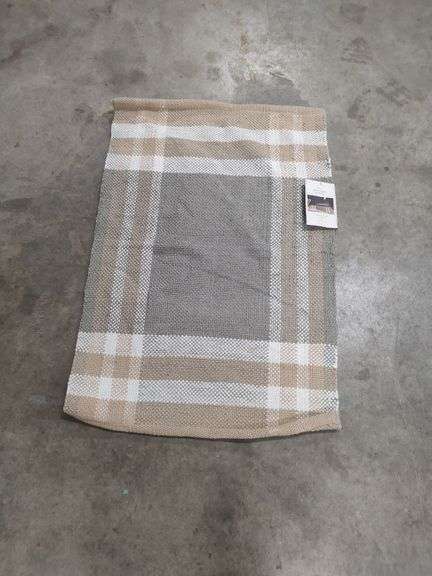 THRESHOLD 25 INCH X 38 INCH ACCENT RUG image