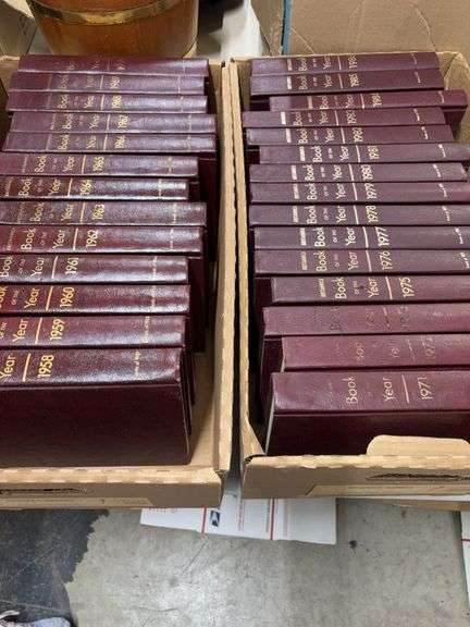 BRITANNICA BOOKS OF THE YEAR.  1958-1986.  MISSING VOLUME 74 image