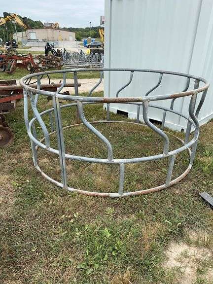 L7- Metal Round Hay Bale Feeder image